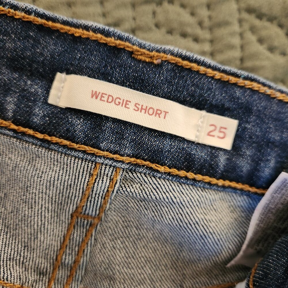 Levi's High Rise Wedgie Short (Wedgie From the Block) - Picture 4 of 10